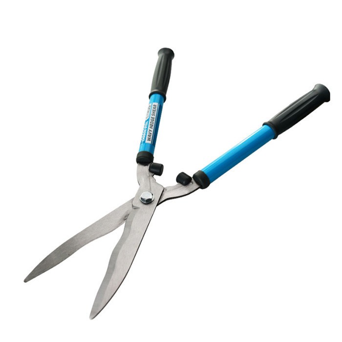 庭でよく使われるもの-生け垣はさみの使い方